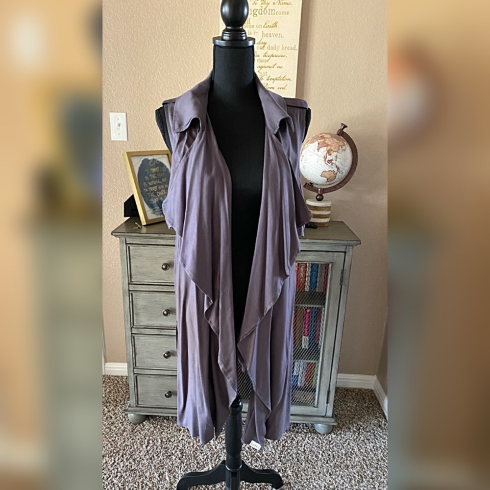 Sleeveless duster